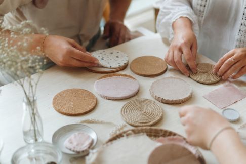 Astuces pour réaliser des dessous de verre DIY à offrir lors de l’EVJF