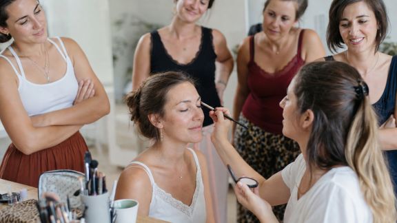 Atelier maquillage professionnel : secrets de beauté à partager le temps d’un EVJF