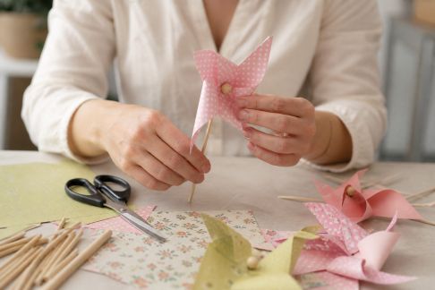 Tuto facile : réaliser des moulins à vent décoratifs pour l’EVJF