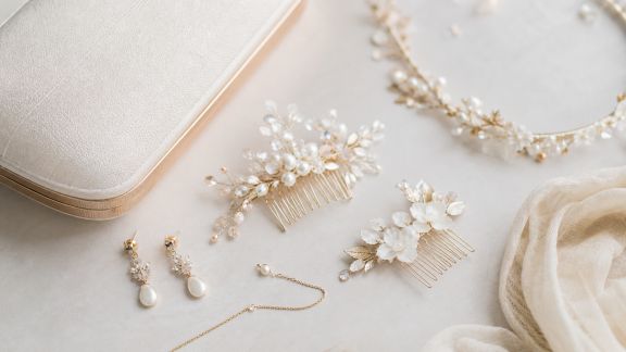Des accessoires personnalisés pour une future mariée qui se démarque