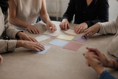 Créer un sondage efficace pour choisir les activités EVJF : guide pratique pour témoins