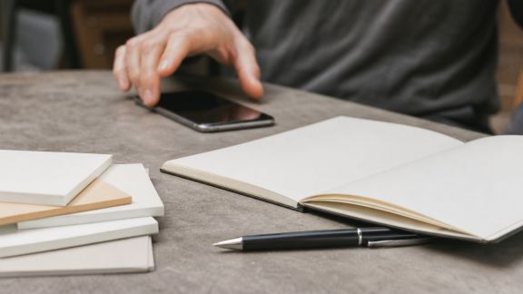 Optimiser la prise de contact avec les prestataires : check-list pour témoins organisés