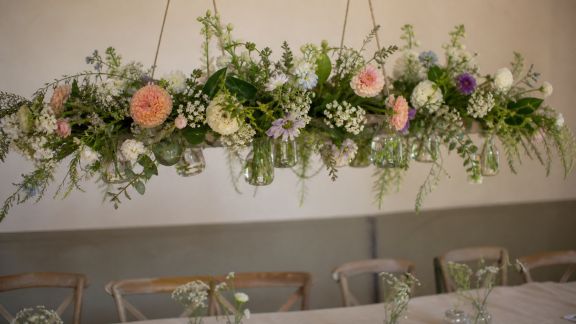 Tuto : réaliser un centre de table floral suspendu pour l’EVJF