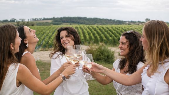 EVJF en région viticole : escapades entre dégustation et détente