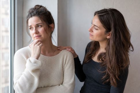 Aider la future mariée à lâcher prise : rôle rassurant du témoin