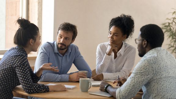 Développer un esprit d’équipe entre témoins : conseils pour une organisation harmonieuse