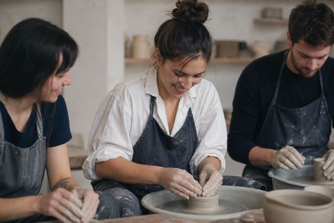 Expérience atelier céramique : façonner des souvenirs uniques entre amies