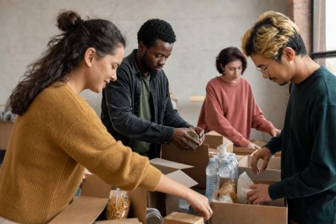 L’impact du bénévolat en équipe : team building solidaire et utile