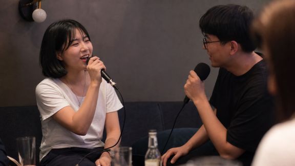 Soirée karaoké privatisée : chanter et rire pour célébrer l'événement