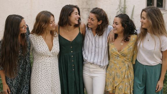 Mix and match : coordonner couleurs et motifs pour la team EVJF
